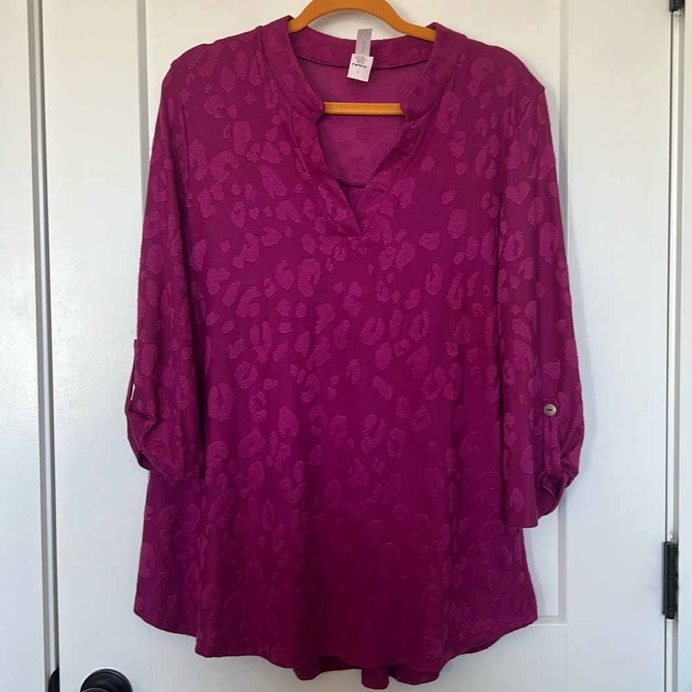 Large honeyme Magenta Cheetah print Top